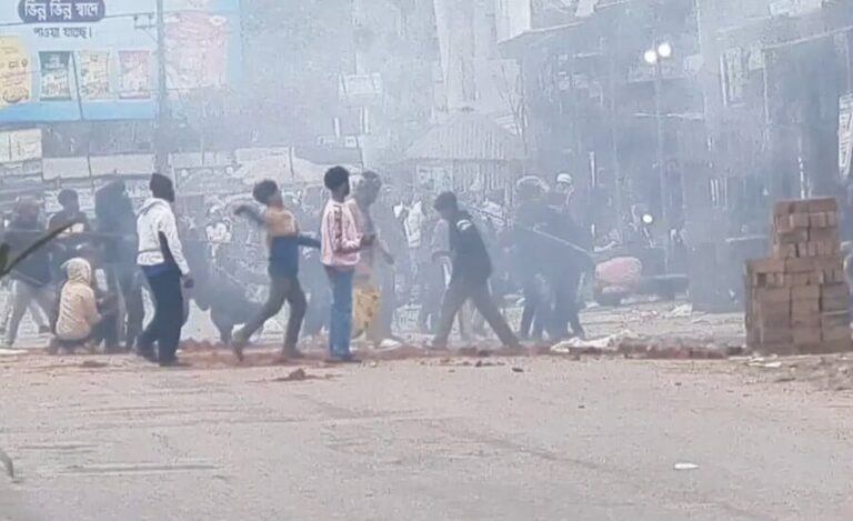 মাদারীপুরে দুপক্ষের মধ্যে ২ ঘণ্টাব্যাপী সংঘর্ষ